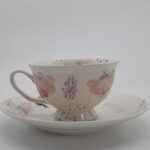 Taza de porcelana con plato
