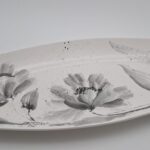 Bandeja de Porcelana Blanca con flores negras
